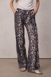 Loretta – Niedrig geschnittene Hose mit weitem Bein und Leopardenmuster